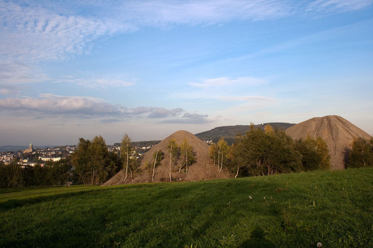 Terraconic heaps of shaft 116